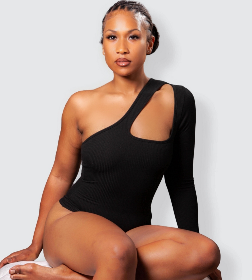 KAYLA BLACK RIBBED ASYMMETRIC BODYSUIT
