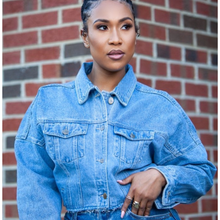 Load image into Gallery viewer, CROP RAW EDGE DENIM JACKET
